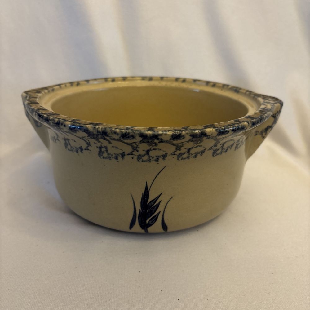 Robinson Ransbottom 1.5 Quart Crock Roseville Ohio RRP Blue Spongeware Wheat